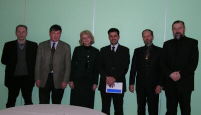 Посол Ирака А.-К.Хашим Мостафа (4-й слева), проф. А.Л.Вассоевич (2-й слева), А.Д.Степанов (крайний справа)