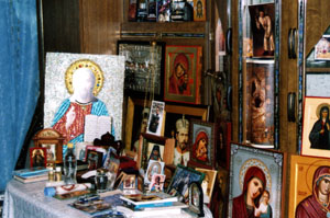 Мироточащие иконы в квартире Валентины Михайловны