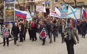 Патриотическое шествие в Симферополе (19.04.05)