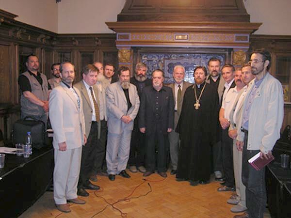 Участники первого заседания Санкт-Петербургского Патриотического Форума 26.05.2005
