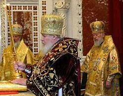 Святейший Патриарх Алексий II за Божественной литургией в Храме Христа Спасителя в день памяти Святителя Алексия