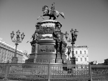 Памятник императору Николаю I на Исаакиевской площади в Петербурге