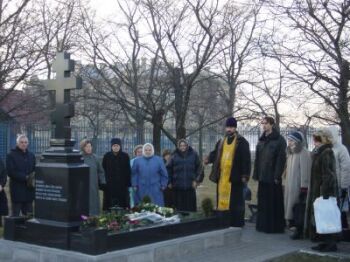 Панихида на могиле протоиерея Виктора Ерошенко