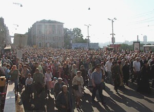 Крестный ход по улицам Владивостока с мощами свт. Николая