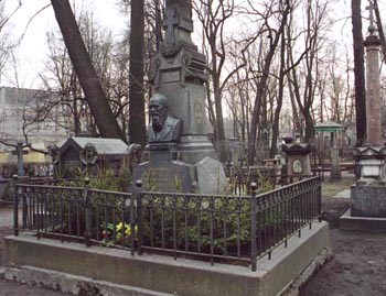Могила Ф.М.Достоевского на Тихвинском кладбище Александро-Невской лавры