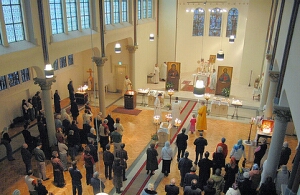 Божественная литургия в новом храме. Амстердам, комплекс Tichelkerk