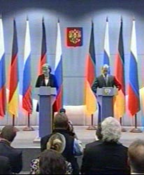 Выступление Ангелы Меркель и Владимира Путина на совместной пресс-конференции в Сочи