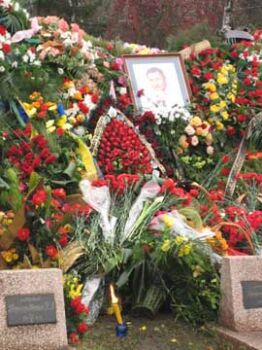 На кладбище в 9-й день со дня гибели Е.П.Кушнарева