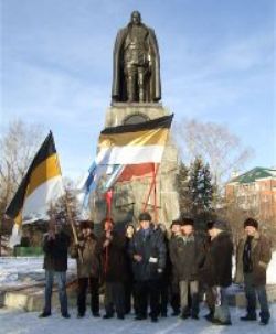 Иркутские монархисты у памятника А.В.Колчаку