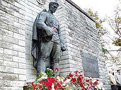 Уничтоженный эстонцами памятник Воину-Освободителю
