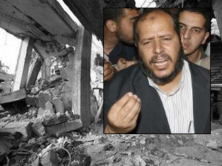 Один из лидеров движения ХАМАС, парламентарий Халиль Аль-Хайя и его разрушенный дом