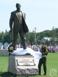 Открытие памятника В.М.Клыкову на Прохоровском поле 12 июля 2007