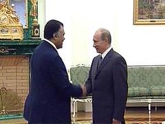 Президент России Владимир Путин и Генеральный секретарь Совета национальной безопасности Саудовской Аравии принц Бандар Ибн Султан