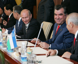 Лидеры ШОС на саммите в Бишкеке