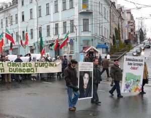 Татарские националисты на улицах Казани (14 октября 2007 года)