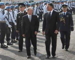 Президент России Владимир Путин с португальским президентом Анибой Каваку де Сильвой