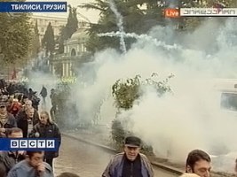 Разгон грузинской оппозиции слезоточивым газом