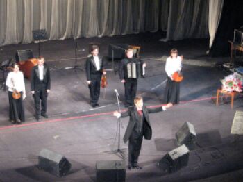 О. Погудин на сцене Харьковского театра имени Шевченко. 21 ноября 2007 г.