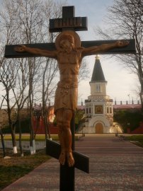 Крест под Харьковым на месте разрушенного храма Христа Спасителя