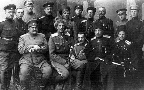 Офицеры 3-го кавалерийского корпуса. В нижнем ряду – второй слева – Ф.А. Келлер; первый справа – А.Г. Шкуро