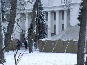 Палаточный храм Александра Невского перед Верховной Радой Украины