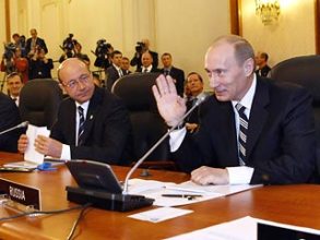 Владимир Путин нв саммите в Бухаресте