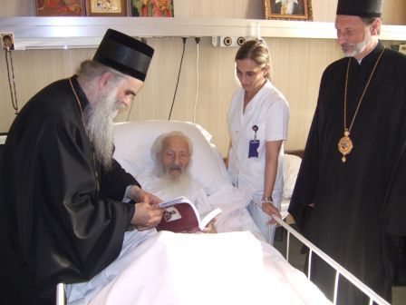 Делегация Архиерейского собора Сербской Православной Церкви навещает Патриарха Сербского Павла в Военной медицинской академии