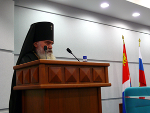 Архиепископ Владивостокский и Приморский Вениамин на инаугурации мэра Владивостока Игоря Пушкарева