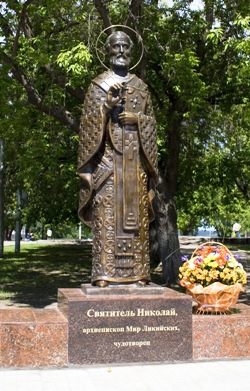 Памятник Святителю Николаю Чудотворцу в Перми (скульптор В.М.Клыков)