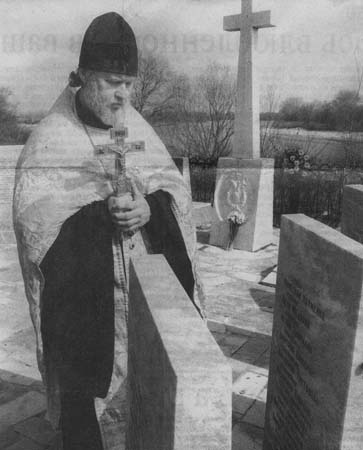 У памятника Л.Г. Корнилову