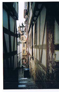 Улица в Марбурге, где находится дом Ломоносова (справа)
