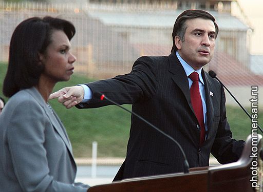 Кондолиза Райс и Михаил Саакашвили (фото: Коммерсант)