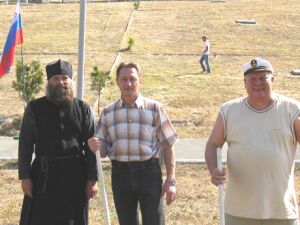 Участники субботника на Симферопольском Братском кладбище 6.09.08