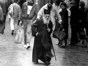 Патриарх Павел на улице Белграда