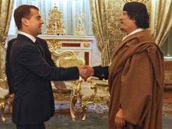 Дмитрий Медведев и Муамар Каддафи (фото AFP)