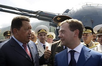 Дмитрий Медведев и Уго Чавес посещают большой противолодочный корабль "Адмирал Чабаненко"