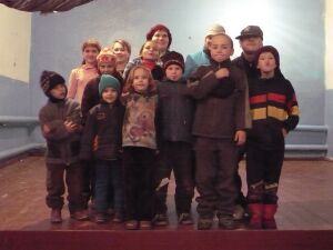 Дети в клубе деревни Лаптевой Свердловской области