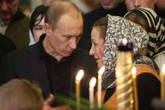 Владимир Путин беседует с прихожанами Сретинского храма