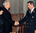 Слободан Милошевич и Йовица Станишич (фото из журнала "Коммерсант-Власть")