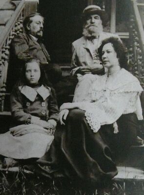 Н.А.Ильяшенко с женой, дочерью и тестем