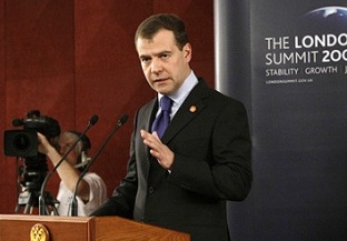 Президент России Дмитрий Медведев выступает на Саммите "Группы двадцати" 2 марта 2009 г. (фото с сайта Президента России)