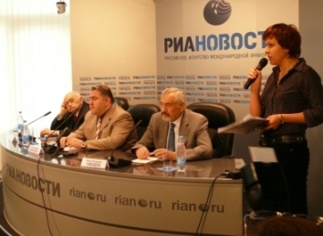 Резо Чхеидзе, Гоча Дзасохов и Петр Чхеидзе на пресс-конференции в Сочи 15 мая 2009 года