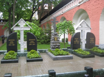 Надгробия на могилах А.И.Деникина, В.О.Каппеля, И.А.Ильина (фото Ю.К.Бондаренко)
