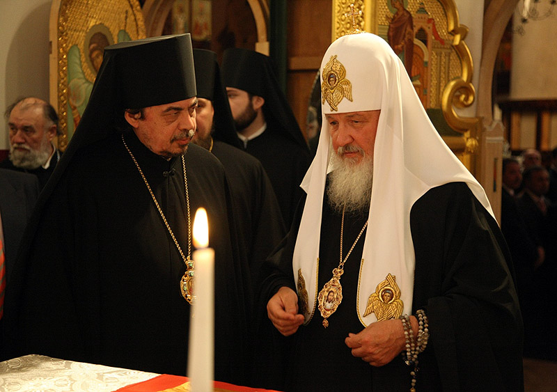 Патриарх Кирилл и епископ Петергофский Маркелл (фото: <a class="ablack" href="http://www.patriarchia.ru/">Патриархия.ru</a>)