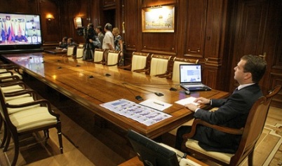 Президент России Дмитрий Медведев проводит совещание с полномочными представителями Президента в федеральных округах (фото с сайта Президента России)