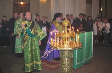 Молебен в Александро-Невской лавре у раки с мощами святого благоверного великого князя Александра Невского 11 июня 2009 года