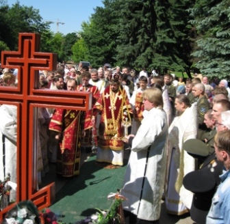Панихида у Поклонного креста в Московском парке Победы Петербурга 22 июня 2009 года