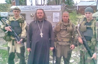 Иерей Димитрий Василенков с военнослужащими