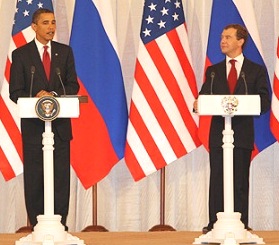 Барак Обама и Дмитрий Медведев дают совместную пресс-конференцию 6 июля 2009 года (фото с сайта Президента России)