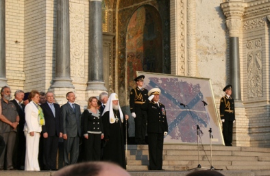 Патриарх Кирилл у Морского собора в Кронштадте